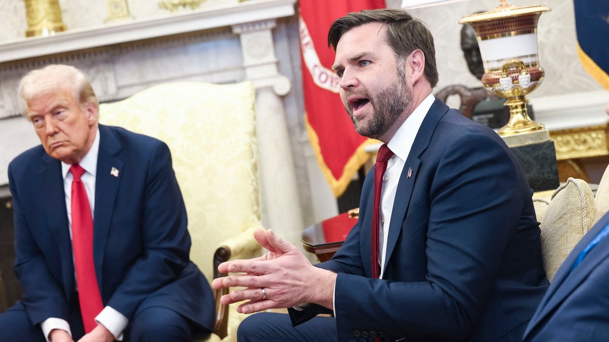 Donald Trump și DJ Vance în Biroul Oval