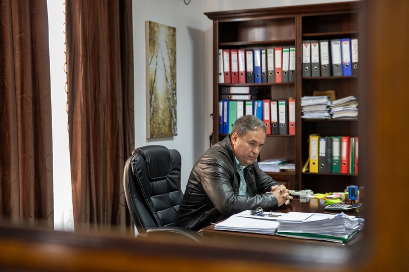 Actualul primar, Ion Alin Dumbravă, spune că a făcut o înțelegere de plată pentru eșalonarea plății datoriilor. Foto: Eli Driu / Libertatea