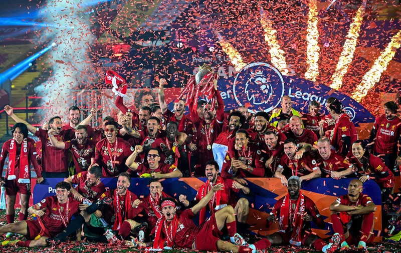 GALERIE FOTO | FC Liverpool este oficial noua campioană a Angliei, după 30 de ani. Bucurie pe “Anfield”