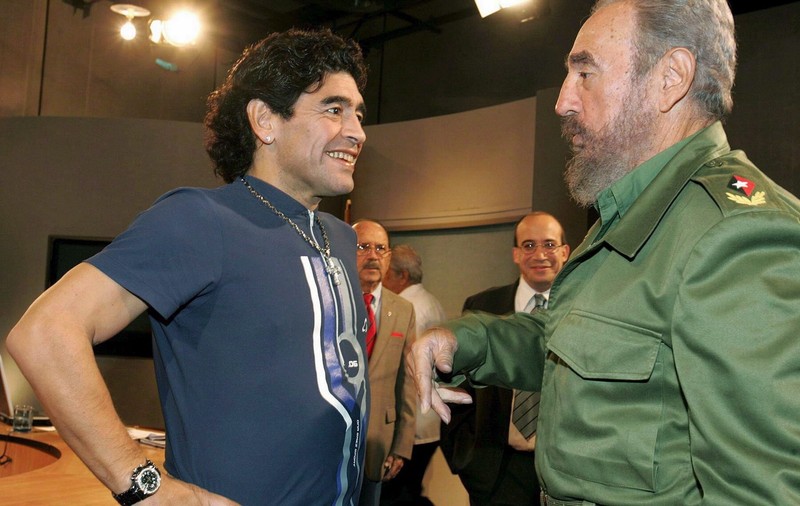 A murit Fidel Castro. Maradona a fost prieten la cataramă cu liderul cubanez: ”M-am îndrăgostit de el, e singurul politician despre care nu se poate spune că e hoț”