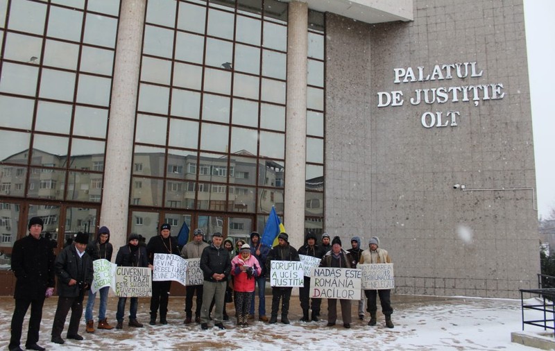 Nou protest al localnicilor din Nadăş, sat din Arad retrocedat în întregime. Oamenii vor rejudecarea dosarului