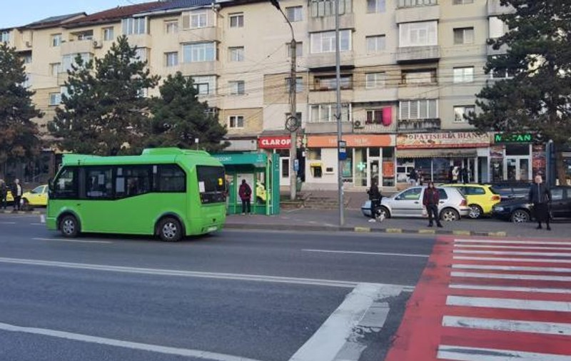 Călători uitați într-un autobuz cu ușile închise, la Suceava. Șoferul a plecat la magazin