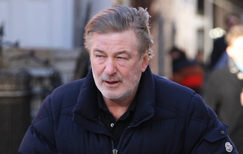 Alec Baldwin riscă o pedeapsă mai mică după ce procurorii au renunțat la circumstanța agravantă