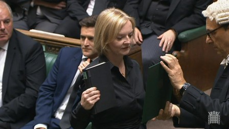 Premierul Liz Truss depune jurământul de credință față de noul rege Charles al III-lea Foto: EPA