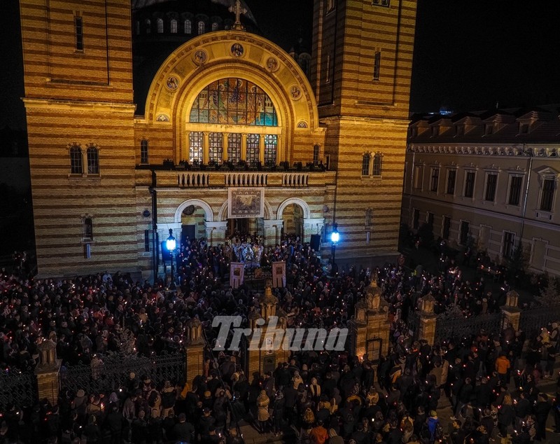 PAȘTE 2016: HRISTOS A ÎNVIAT! Așa petrec românii de Paște, pe 1 MAI! FOTO&VIDEO