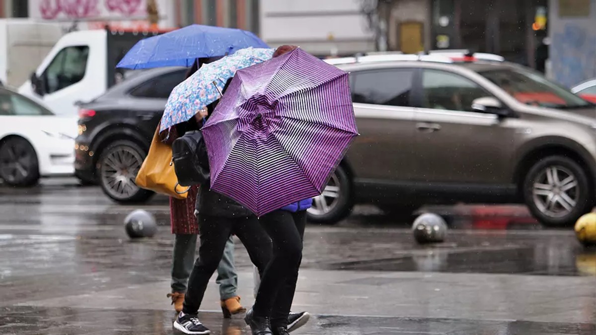 VIDEO O nouă alertă meteo de ploi torențiale! Zonele aflate sub cod galben de vijelii