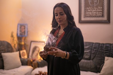 Bilquis arde „bakhour”, ca să parfumeze casa