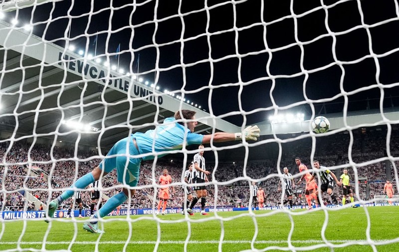 Liga Campionilor: FC Barcelona câștigă la Newcastle, Manchester City trece de Napoli