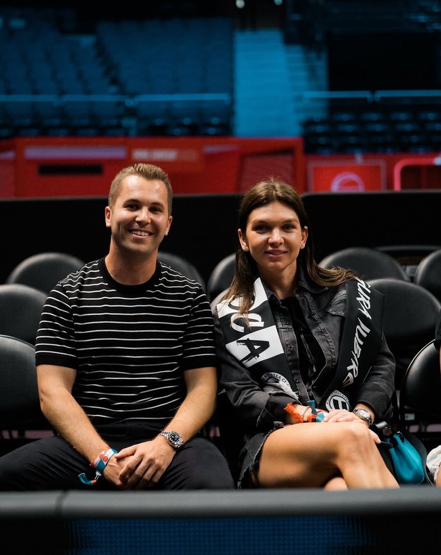 Alături de ce bărbat a apărut Simona Halep în Dubai, la un meci de baschet. Se fotografiaseră împreună și în România