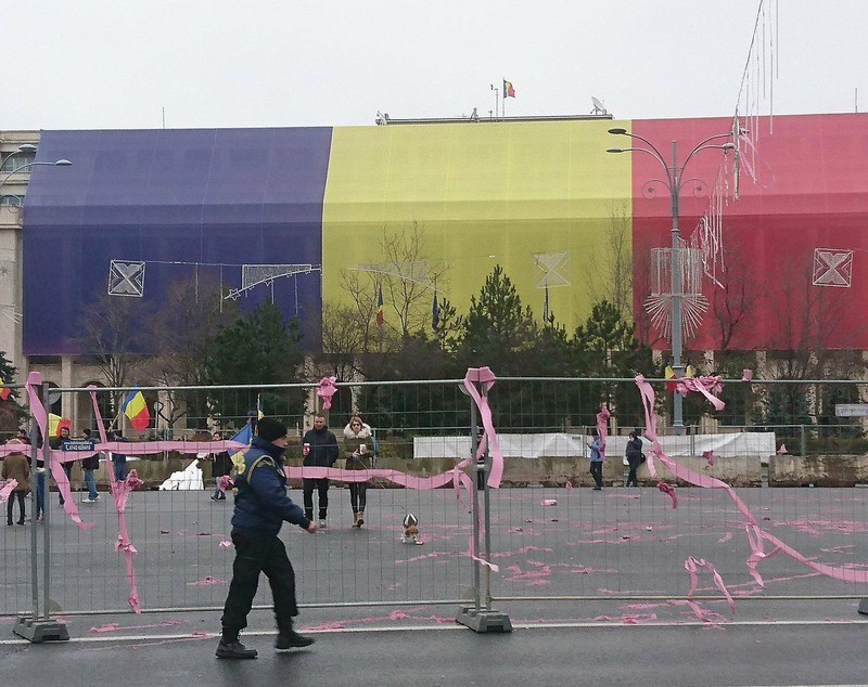 UPDATE. Protest și incidente în Piața Victoriei. Anchetă MAI după împiedicarea organizării târgului de Crăciun/ FOTO