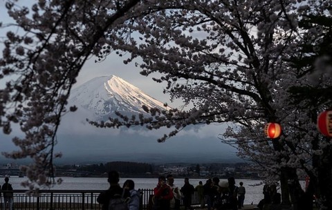 Japonia introduce taxă pentru salvările cu elicopterul de pe Muntele Fuji, în afara sezonului oficial, Sursă foto: Getty Images.