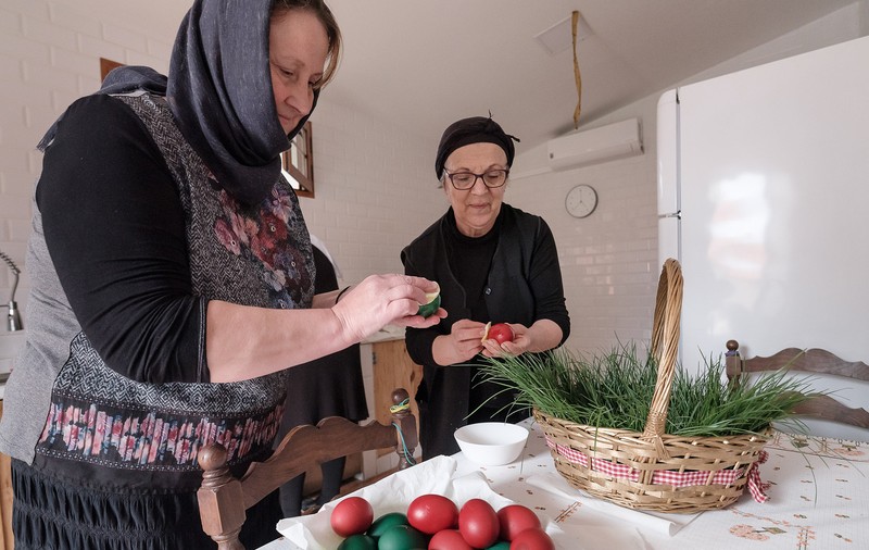 Înviere și pregătiri de Paște la singura mănăstire românească din Portugalia. Și dor de țară: “Știți cum? Vizualizez, așa, curtea și tot”