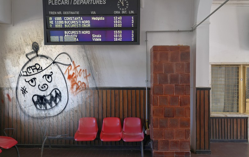 Între gloria regală și dezastrul de azi. Locul pe unde au trecut regii României a ajuns o haltă aproape pustie și distrusă de graffiti