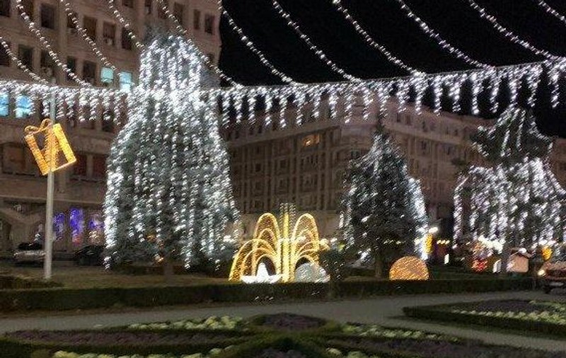 Luminițele de Crăciun s-au aprins cu două ore mai devreme la Ploiești. Al doilea incident de Ziua Națională, după parada ratată