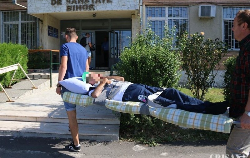 Ministerul Sănătății trimite Corpul de Control la CAS Bihor, în cazul pacienților aduși pe targă pentru adeverințe