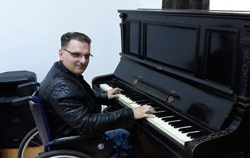 Un bărbat din Gorj este obligat de ANAF să aleagă între pensia de handicap și banii câștigați la nunți