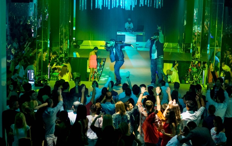 Grasu XXL, concert în fața unui club plin până la refuz | FOTO