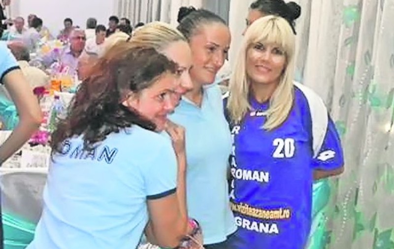 Ce se mai distrează politicienii în vacanţă! 