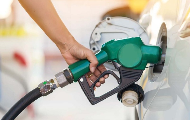Carburanții s-au ieftinit ușor în ziua alegerilor locale și europarlamentare. Scumpire de 7% la benzină, de la începutul anului