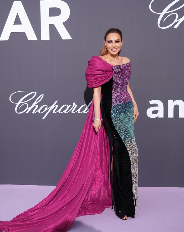 Imagini inedite de la Cannes 2026 cu Iulia Vântur. Apariție spectaculoasă a vedetei la Gala amfAR într-o rochie, care i-a pus în valoare silueta impecabilă