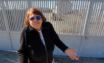 Localnică nemulțumită de mirosul care vine de la ferma de porci din Olt