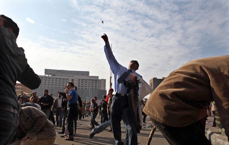 Forțele de securitate au tras cu gaze lacrimogene asupra demonstranților din Cairo