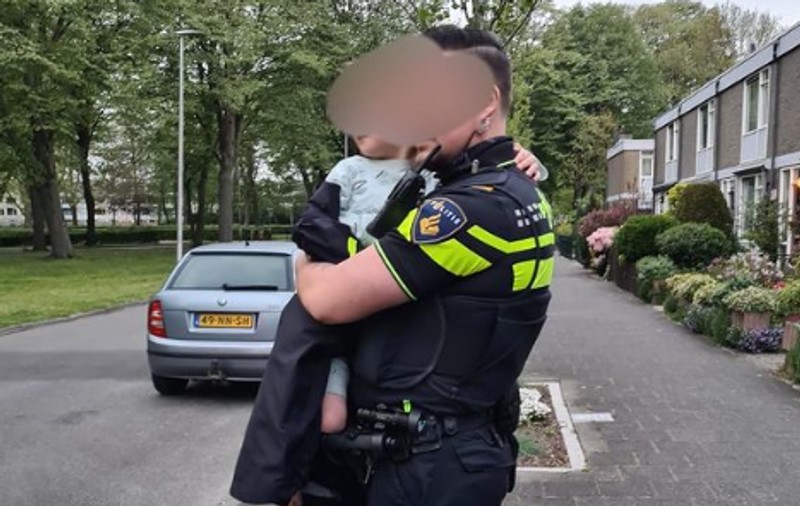 „Noul Max Verstappen”. Polițiștii olandezi au reținut un băiețel de patru ani care a furat mașina părinților săi și a făcut accident