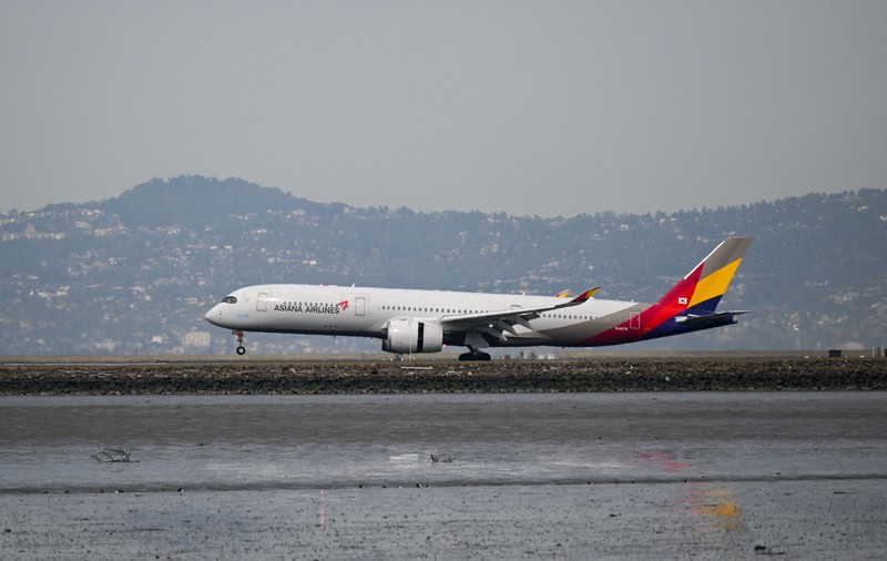 Momente terifiante pentru pasagerii unui zbor Asiana Airlines: Ușa avionului a fost deschisă în timpul zborului