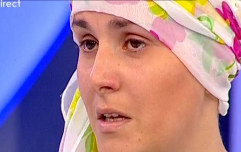 Uite CUM ARATĂ TUNSĂ la CHELIE tânăra scoasă GOALĂ PE ULIŢĂ de iubitul interlop!