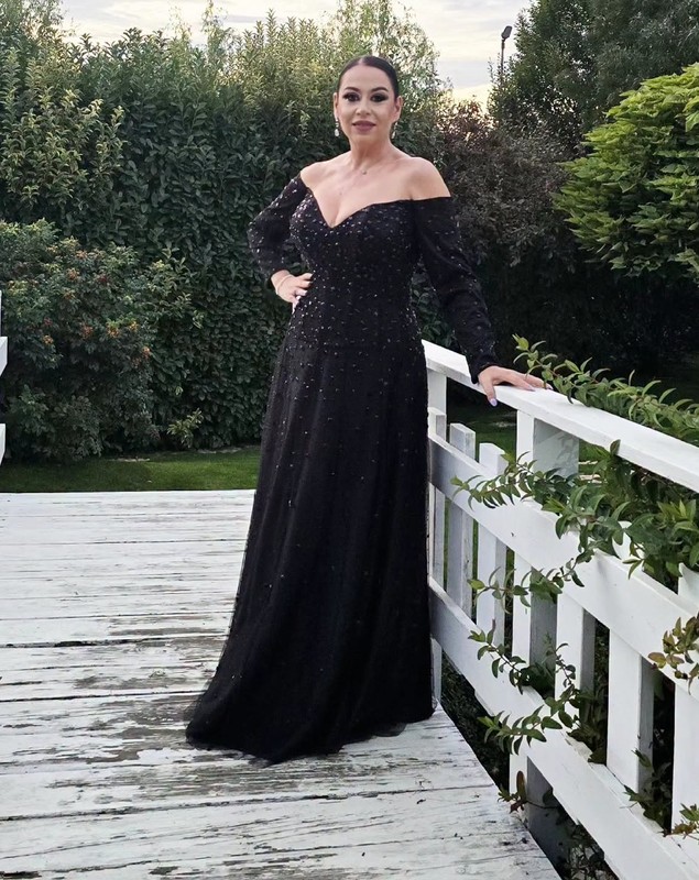 Ce mărime poartă Oana Roman la haine