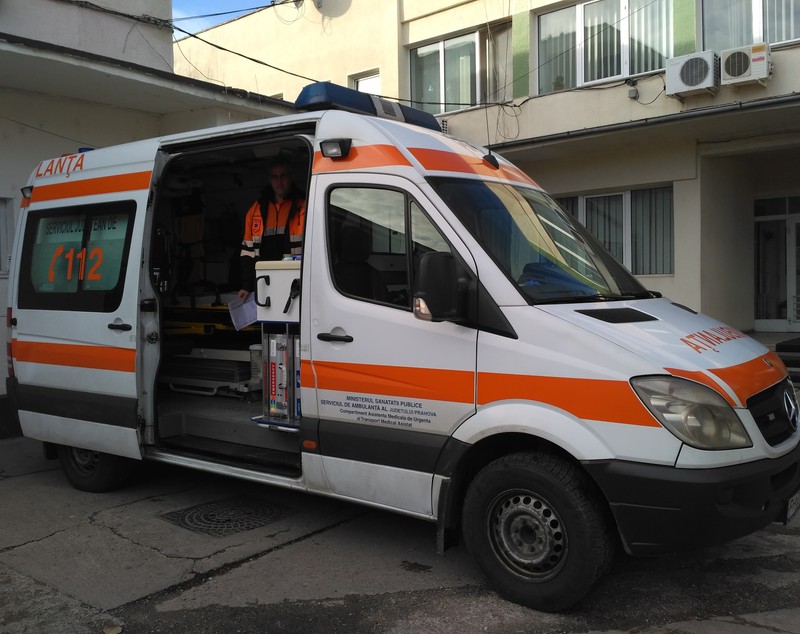 A chemat ambulanța ca să ajungă la discotecă, iar apoi s-a lăudat pe Facebook
