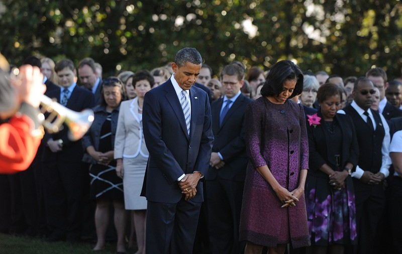 IMAGINI MPRESIONANTE! Barack şi Michelle Obama, la ceremonia de comemorare a 11 ani de la atentatele teroriste din New York 