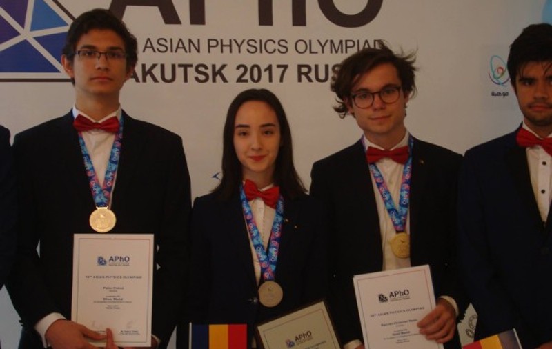 Trei elevi români, medaliați la Olimpiada Asiatică de Fizică