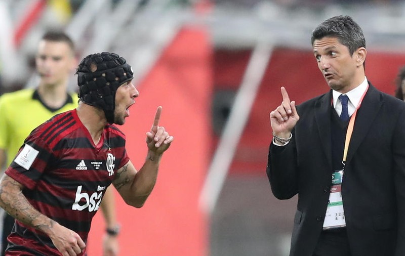Un fotbalist a fost arestat, după ce a criticat echipa pregătită de Răzvan Lucescu