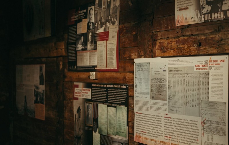 Rep. Moldova comemorează 85 de ani de la primul val de deportări staliniste. „Zeci de mii de oameni nevinovați au fost smulși din casele lor și au plătit un preț cumplit”