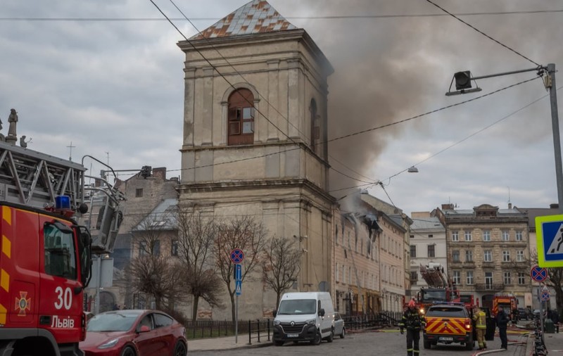 „Asta arată clar că Rusia nu intenționează să pună capăt războiului”: cel puțin doi morți și 40 de răniți după unul din cele mai mari atacuri asupra Ucrainei