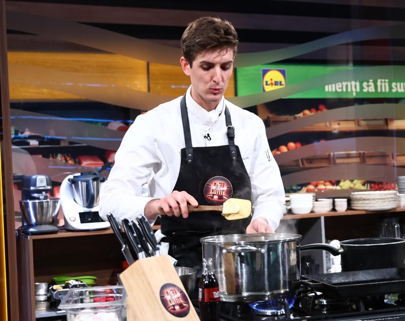 Cine e Luca Francesco Zvaleni de la „Chefi la cuțite” 2025. Din ce echipă face parte, după ce a primit trei cuțite de aur