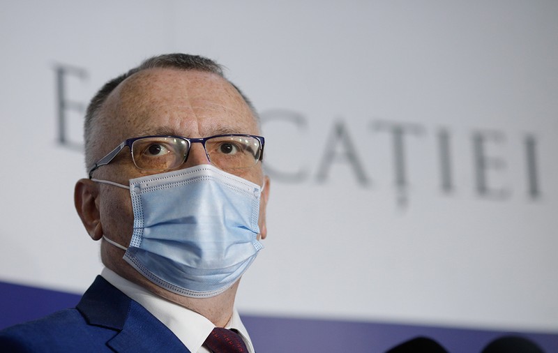 Sorin Cîmpeanu vrea ca anul școlar să fie împărțit din nou în trimestre. „În luna martie trebuie să avem o decizie”