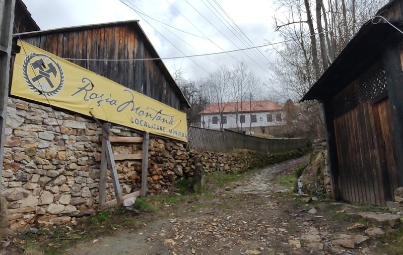 Gabriel Resources şi Roşia Montană Gold Corporation au dat în judecată statul român pentru sechestrul pus în contul datoriei de 10 milioane de dolari