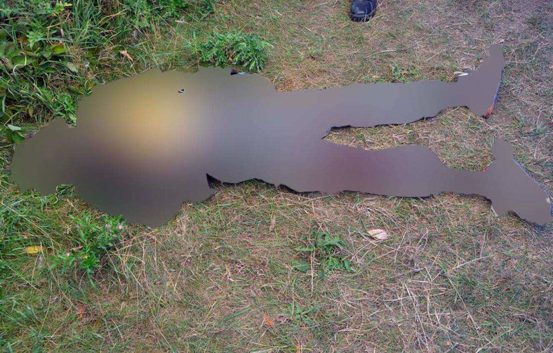 Trupul fără suflare al lui Gică, blurat de anchetatori (fotografie din dosarul Poliției)