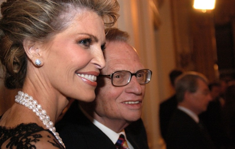 Larry King s-a împăcat cu soţia şi nu mai divorţează