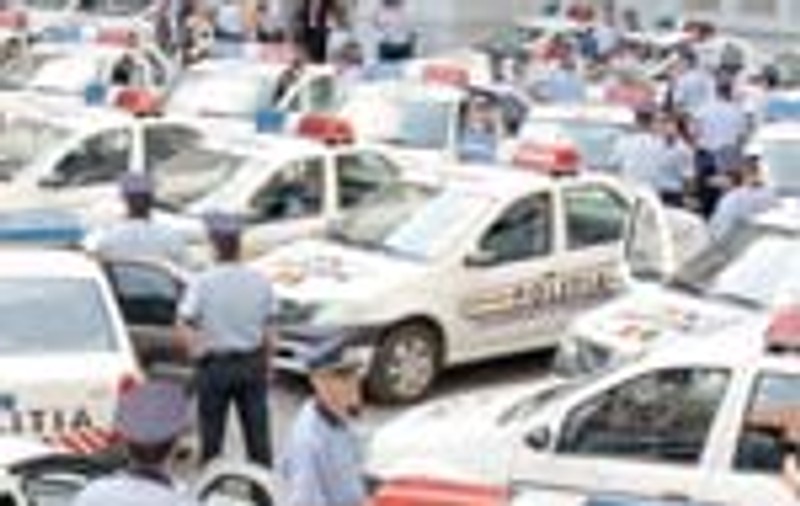 Sute de politisti in tot orasul