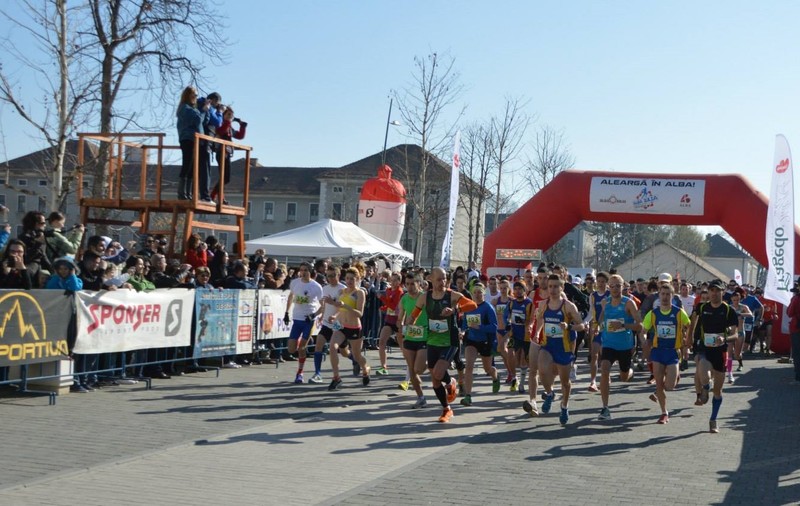 Atleții se fugăresc pe dealurile din Alba Iulia