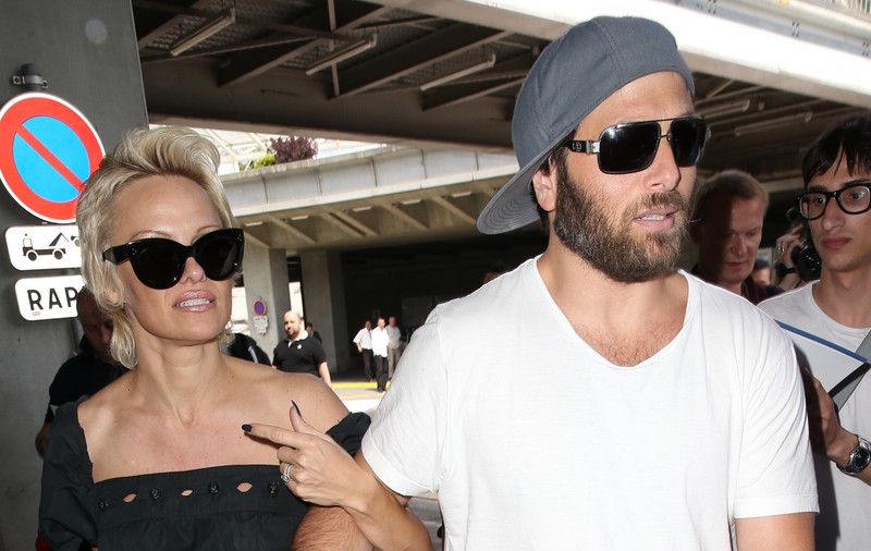 S-A RĂZGÂNDIT! Pamela Anderson NU MAI DIVORŢEAZĂ