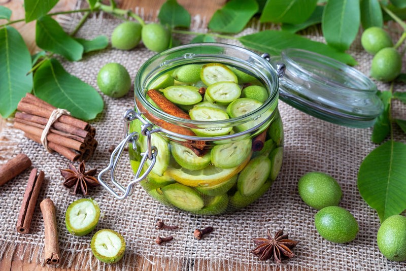 Lichior de nuci verzi- nuci la macerat