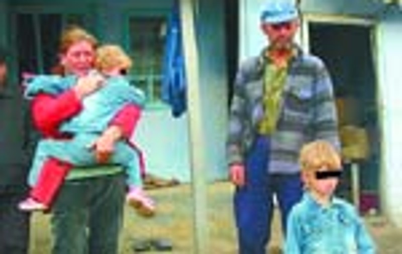 Tanara care are doi copii cu tatal ei a nascut din nou