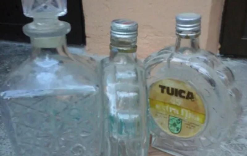 Un maramureșean a turnat țuică peste soția sa și i-a dat foc. Bărbatul a fost arestat pentru tentativă de omor. Cum se simte femeia