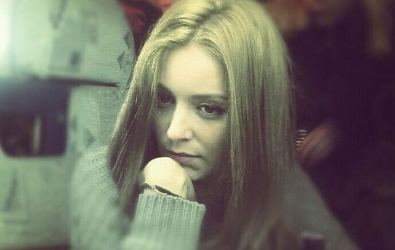 Diana Dumitrescu s-a apucat să scrie poezii. CITEȘTE prima ei creație!