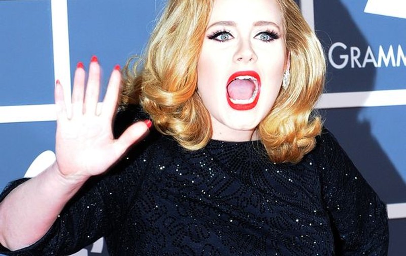 INCREDIBIL! Adele are PROBLEME cu LEGEA din cauza copilului