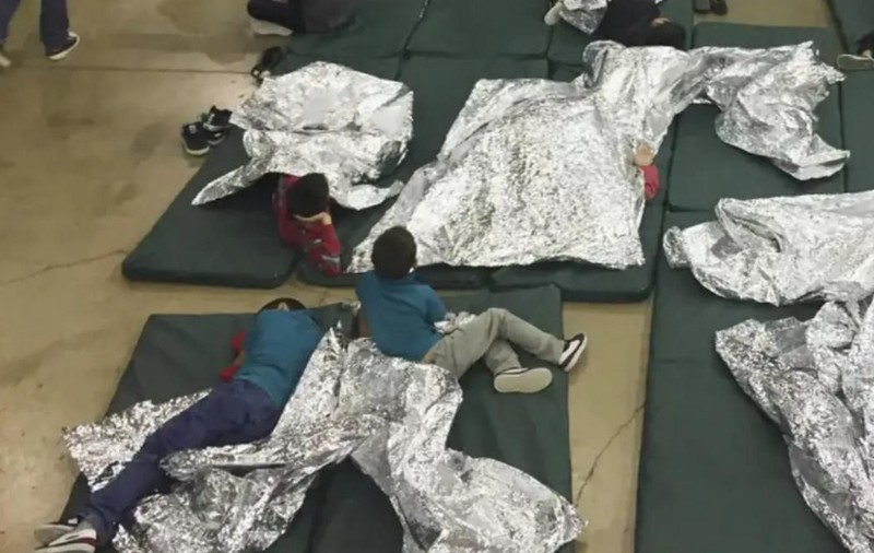 Români stabiliți în Marea Britanie și plecați în vacanță în Mexic, reținuți „fără motiv” și deportați direct de pe aeroportul din Cancun: „Gringo bastardo”